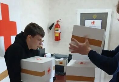 Наши студенты помогают Красному Кресту